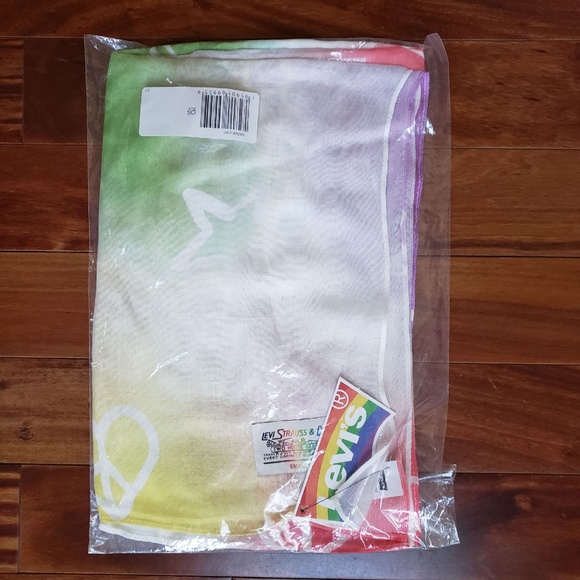 LEVI'S PRIDE SCARF:NWT STARS,HEARTS,PEACE SIGNS & MORE MOTIF - Picture 6 of 11